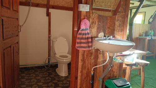Koupelna v ubytování ไร่นิธิสุนทร nithisoonthon farmstay