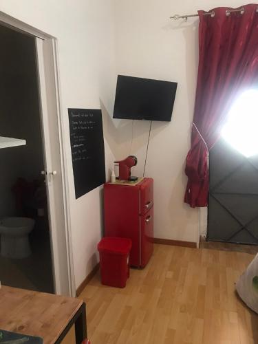 Μια τηλεόραση ή/και κέντρο ψυχαγωγίας στο Tenuta Palladini 5 chilometri da porto cesario