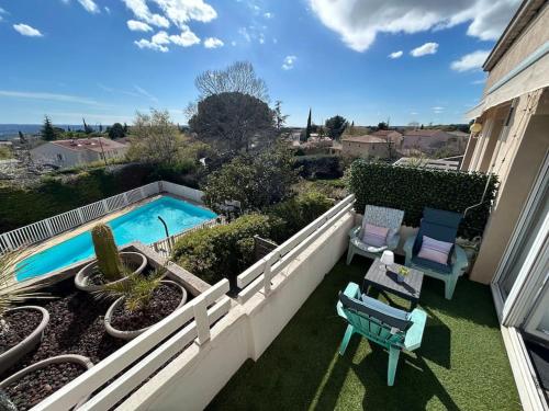 Kolam renang di atau dekat dengan Magnifique Duplex à proximité Aix en Provence