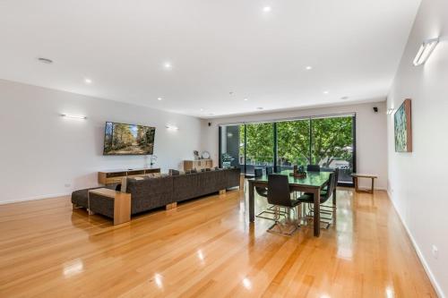 a living room with a table and a couch at Serpentine Park on View in Bendigo