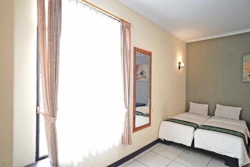 Postel nebo postele na pokoji v ubytování Saung Balibu Hotel