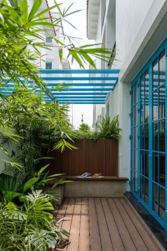 Κήπος έξω από το domdomHOUSE Villa - 1min walk to beach