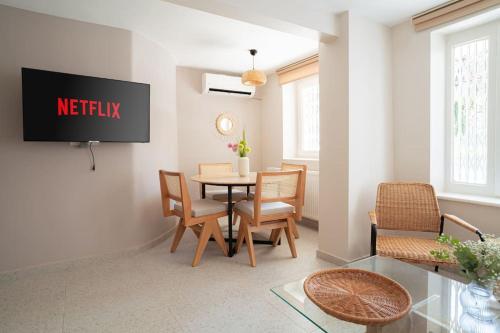 Modern and Designed 2BR W Garden