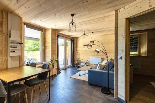 Photo de la galerie de l'établissement Au P'tit Randonneur - Parking Terrasse - CLG Savoie, à Chevillard
