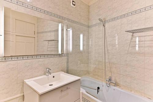 Appartement Haussmannien lumineux et central- II