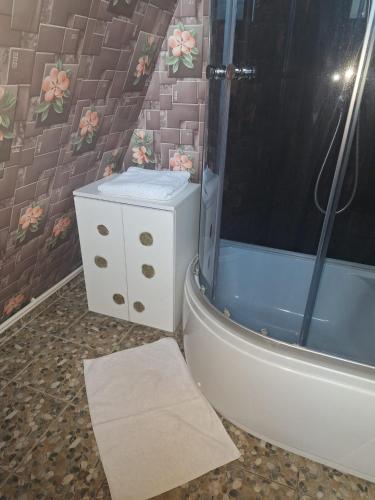 a bathroom with a shower and a toilet and a tub at Popasul Dacilor in Predeluţ