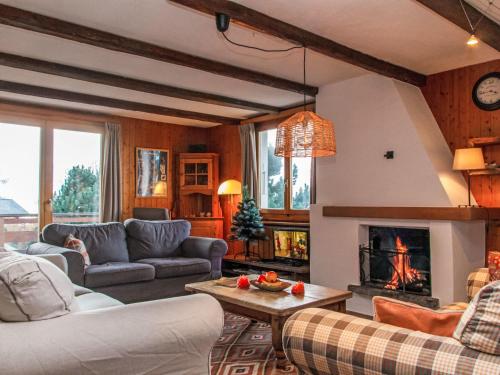 Posezení v ubytování Chalet Les Etoiles by Interhome
