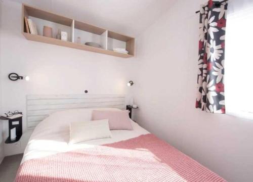 Ένα ή περισσότερα κρεβάτια σε δωμάτιο στο Camping 4 étoiles - Parc aquatique - eeiagg