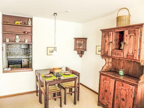 Dapur atau dapur kecil di Apartment Jeanne D'Arc Apt- E-38 by Interhome