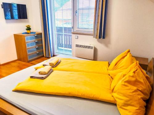 Postel nebo postele na pokoji v ubytování Chalet Astrid by Interhome
