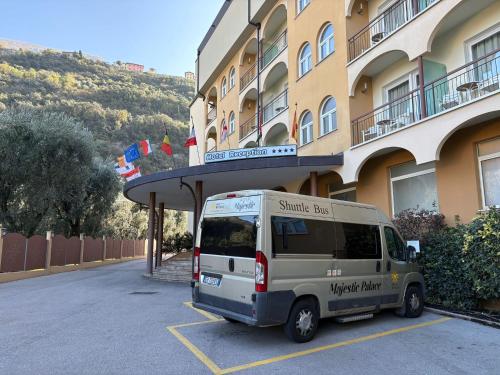 Nespecifikovaný výhled na hory nebo výhled na hory při pohledu z hotelu