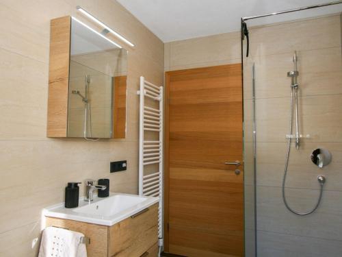 Ένα μπάνιο στο Apartment Ferienwohnung Selina by Interhome