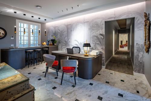 a room with a bar with a table and chairs at Migliori Collection Suites Via Veneto in Rome