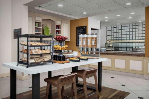 Jídlo v hotelu nebo okolí