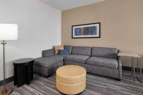 Hampton Inn & Suites Denver Downtown Convention Center Image