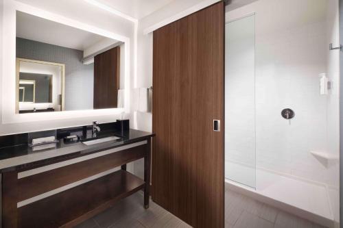 Hampton Inn & Suites Denver Downtown Convention Center Image