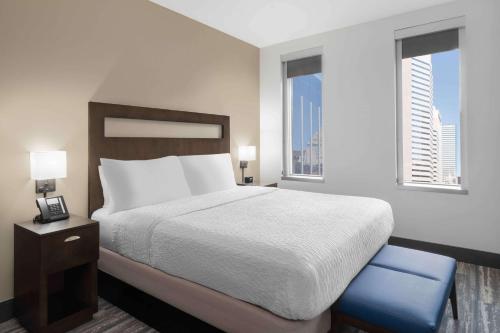 Hampton Inn & Suites Denver Downtown Convention Center Image