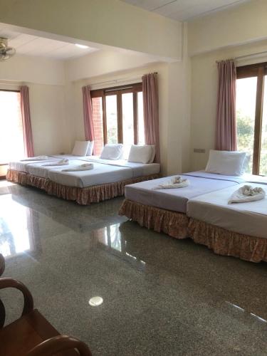 Katil atau katil-katil dalam bilik di Tak Andaman Resort & Hotel