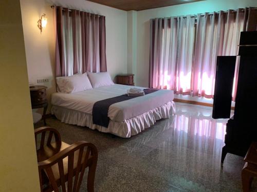 Katil atau katil-katil dalam bilik di Tak Andaman Resort & Hotel