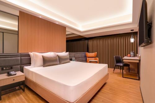 a hotel room with a bed and a desk at Lemon Tree Premier, Malad, Mumbai in Mumbai