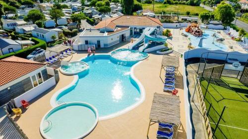 ZEcamping 4 - Parc Aquatique - Plage à 700 m - Piscine couverte