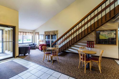 Χώρος καθιστικού στο Rodeway Inn