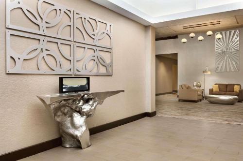 a lobby with a reception desk in a building at Radisson Akron-Fairlawn Copley in Fairlawn