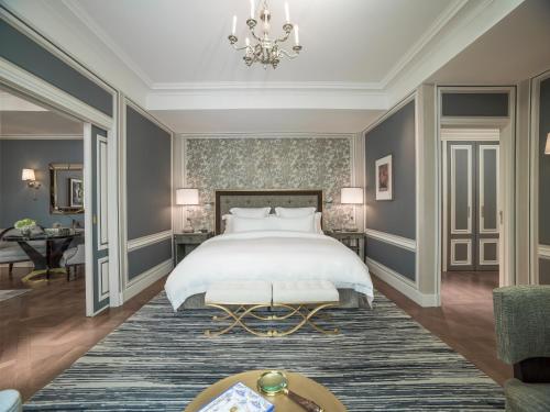 Ένα ή περισσότερα κρεβάτια σε δωμάτιο στο Hotel de Crillon