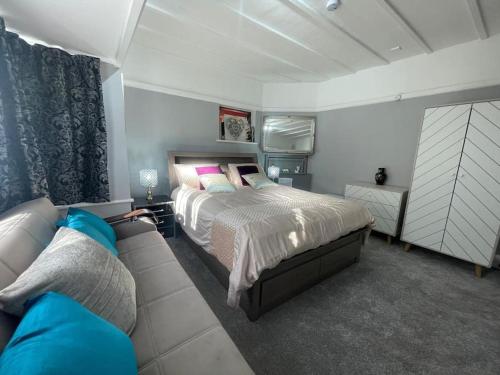 Ένα ή περισσότερα κρεβάτια σε δωμάτιο στο Tripple Bs Apartments