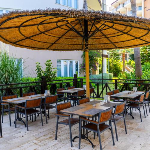 Restaurace v ubytování Ramada Resort Kusadasi & Golf