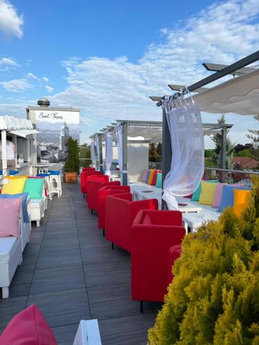 a row of chairs and tables on a patio at Grande Albergo Giancarlo in Weimar