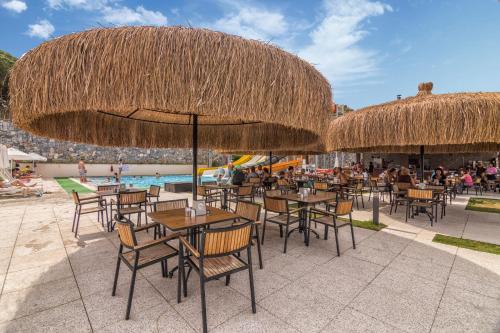 Bazén v ubytování Ramada Resort Kusadasi & Golf nebo v jeho okolí