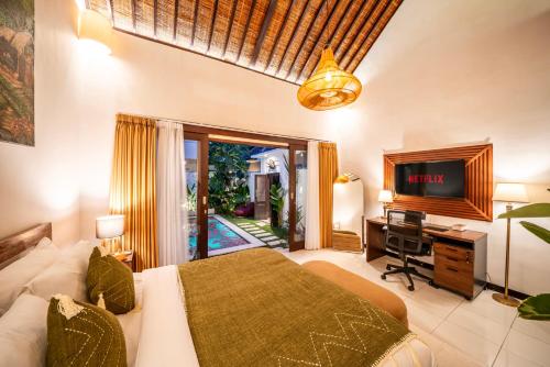Postel nebo postele na pokoji v ubytování PROMO!!! New Rosa Villa 3 Modern, Luxury and Quite 3BR Villa in Tumbak Bayuh Canggu, Dedicated to Digital Nomads