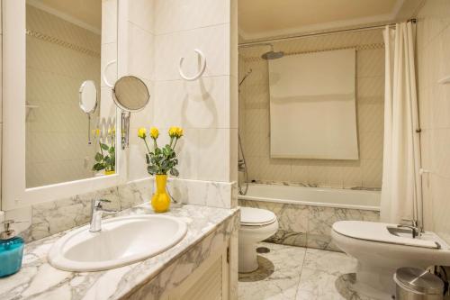 a bathroom with a sink and a toilet and a mirror at Teresita High Views in Santa Brígida