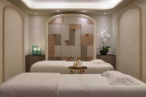 Ένα ή περισσότερα κρεβάτια σε δωμάτιο στο Hotel de Crillon