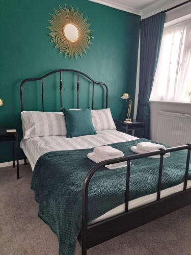 Krevet ili kreveti u jedinici u objektu Seaside House Broadstairs by the Beach with Parking
