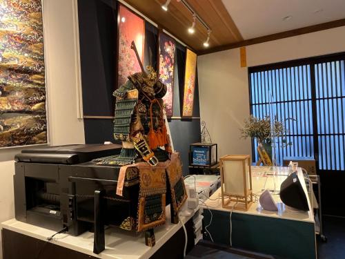 Hosté ubytování 西陣之郷 NISHIJIN NO SATO "Kyoto's Best, 77 installations! 100yrs Off Grid Amazing Smart Townhouse"