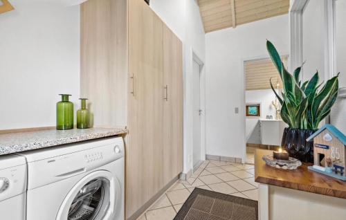 Η κουζίνα ή μικρή κουζίνα στο Awesome Home In Ulfborg With Kitchen