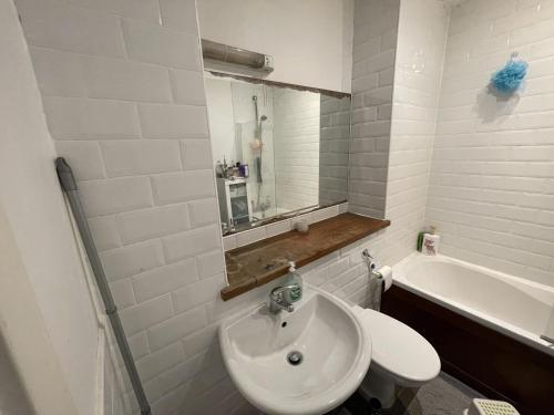 a bathroom with a sink and a toilet and a tub at Central Dublin 2-Bed Apartment -Sleeps 5 & Parking in Dublin