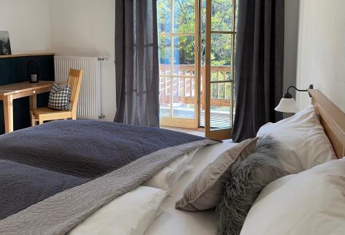 a bedroom with a bed and a desk and a window at Zwieslerwaldhaus4 in Lindberg