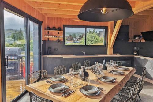 Φωτογραφία από το άλμπουμ του La Flèche 1 - Chalet Standing - Jacuzzi Privatif σε Besse-et-Saint-Anastaise