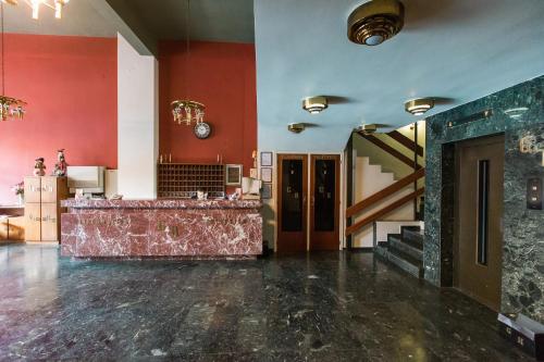 Ο χώρος του λόμπι ή της ρεσεψιόν στο Grand Hotel