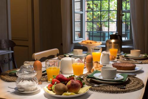 a breakfast table with eggs and fruit on it at Marchesi Alfieri - Cantine e Ospitalità in San Martino Alfieri