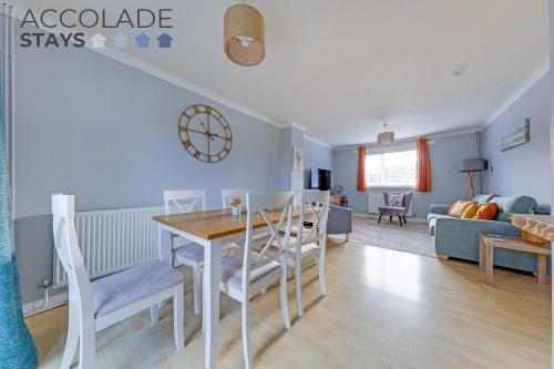 Posezení v ubytování 3 Bed, sleeps 6, with parking and WiFi