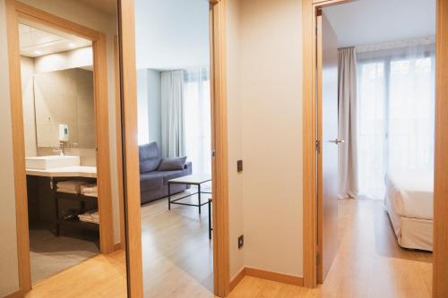 Posteľ alebo postele v izbe v ubytovaní Apartments Hotel Sant Pau