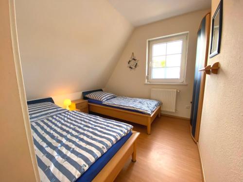 En eller flere senge i et værelse på Friesenhaus für 4