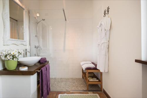 a white bathroom with a sink and a shower at San Giacomo Horses & Agriturismo in Arluno