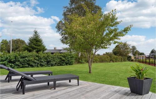 Zahrada ubytování Pet Friendly Home In Grenaa With Wifi
