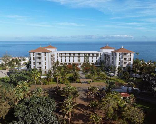 an aerial view of a resort with the ocean in the background at Gran Hotel Taoro in Puerto de la Cruz