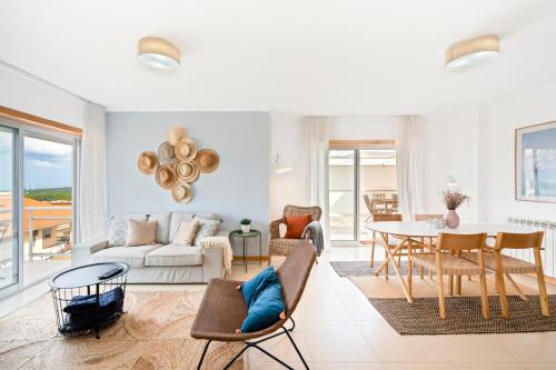 Ocean Terrace - Private Patio with BBQ & Sea view